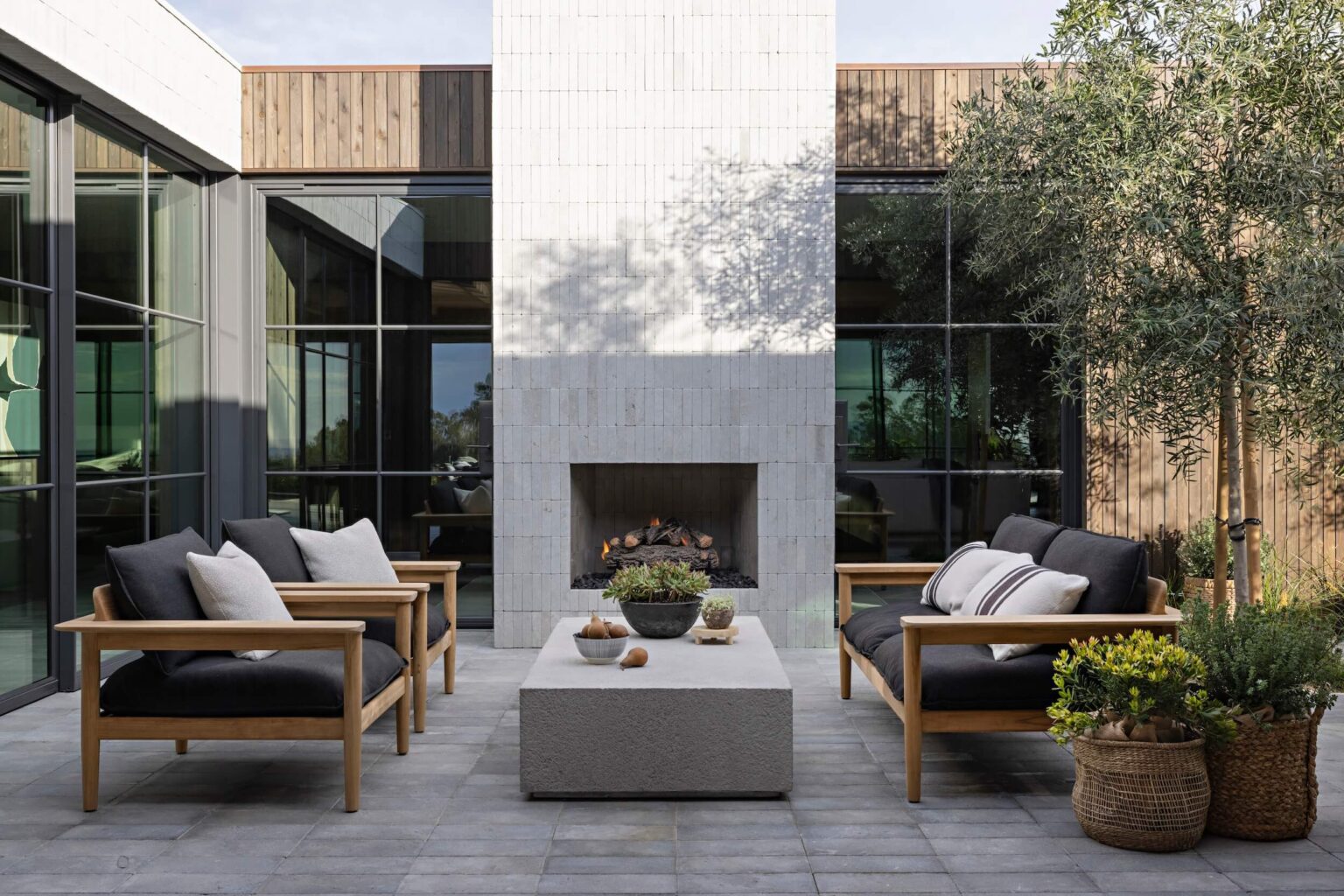 Moody & Modern - Garden Studio