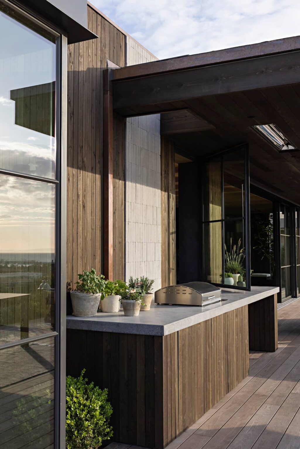 Moody & Modern - Garden Studio